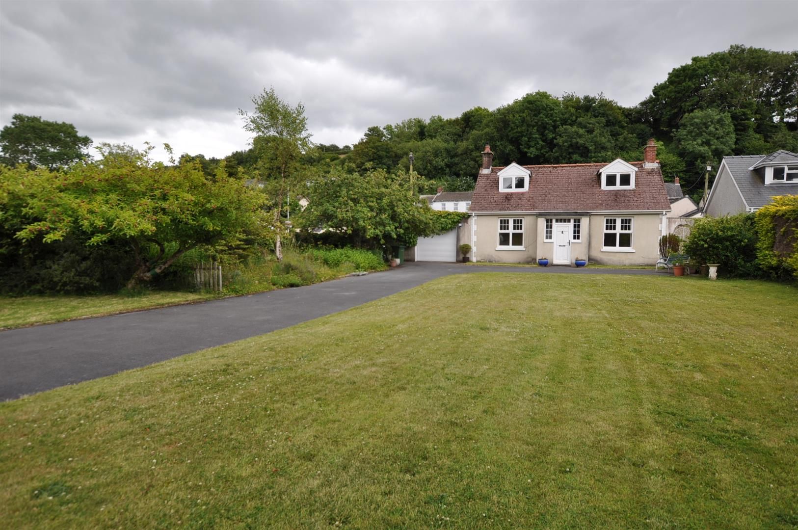 4 bed detached house for sale in Haulwen, Carmarthen Road, Ferryside