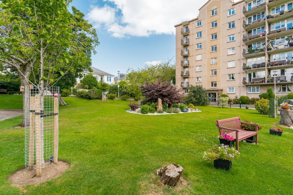 2/2 Maidencraig Court Blackhall Edinburgh EH4  
