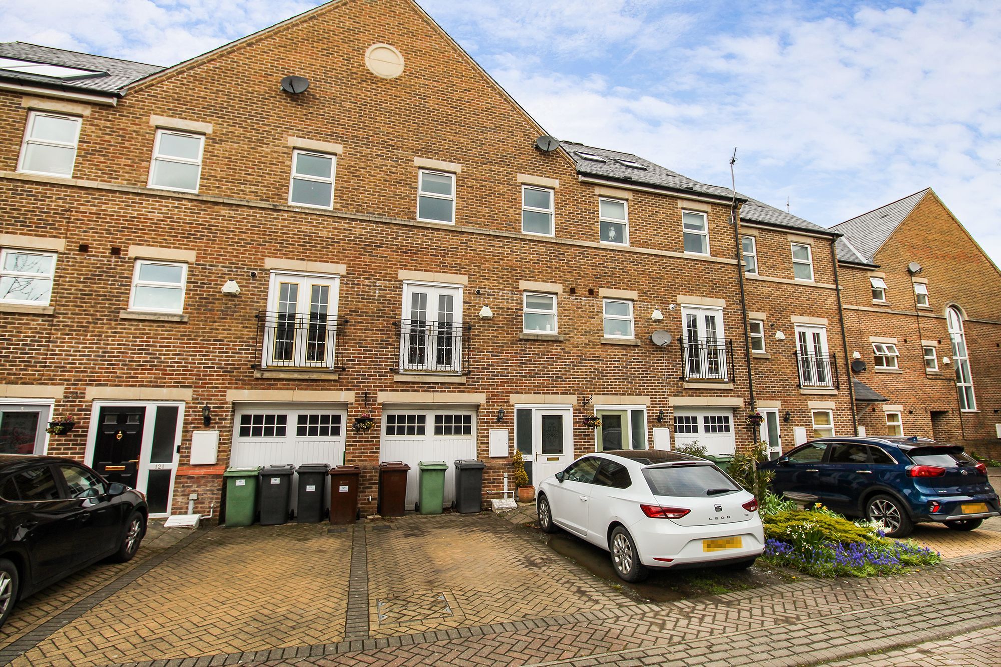 4 bed town house for sale in Carisbrooke Road, Leeds LS16 Zoopla
