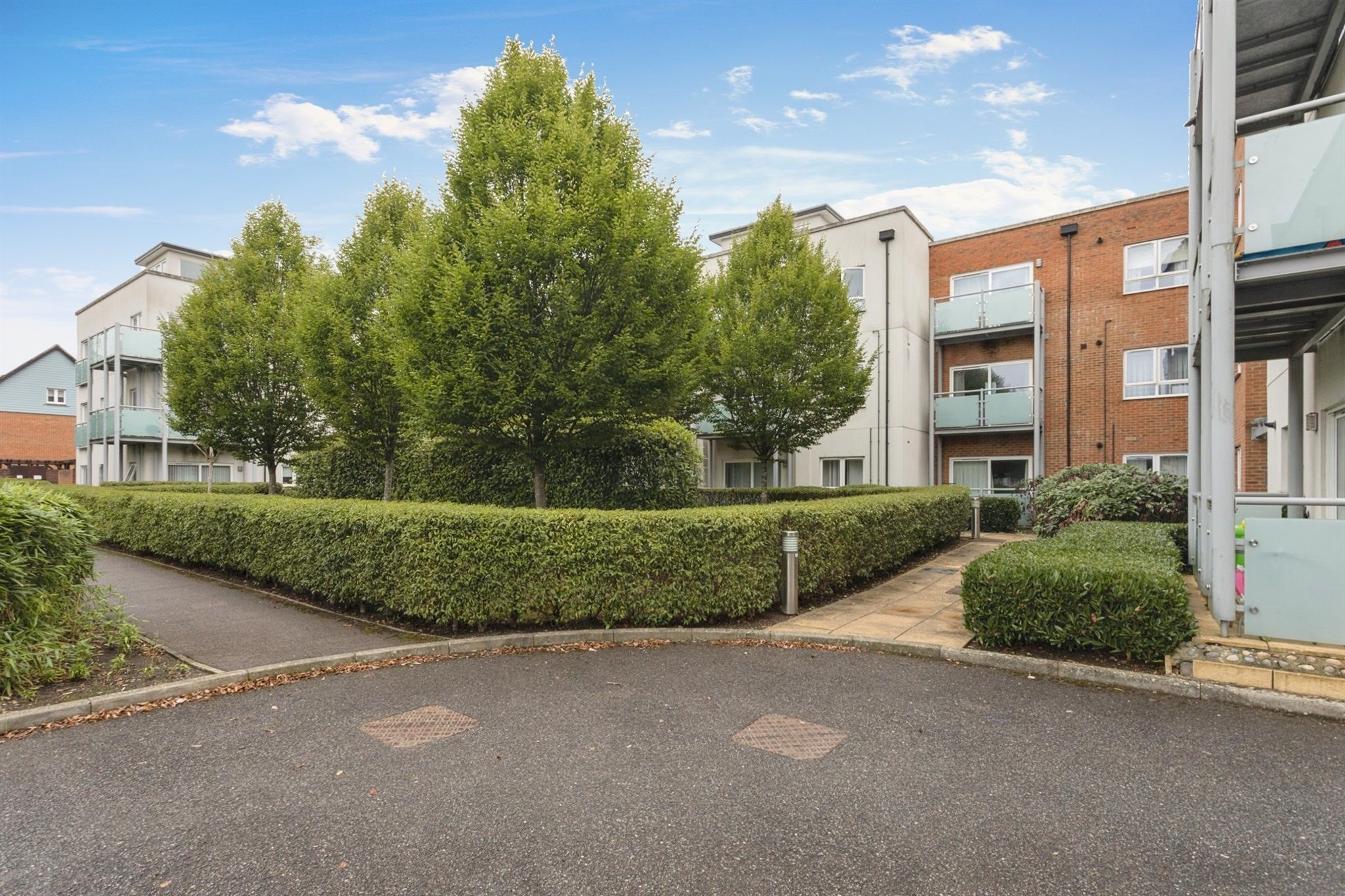 1 bed flat for sale in Canalside, Merstham, Redhill RH1 Zoopla