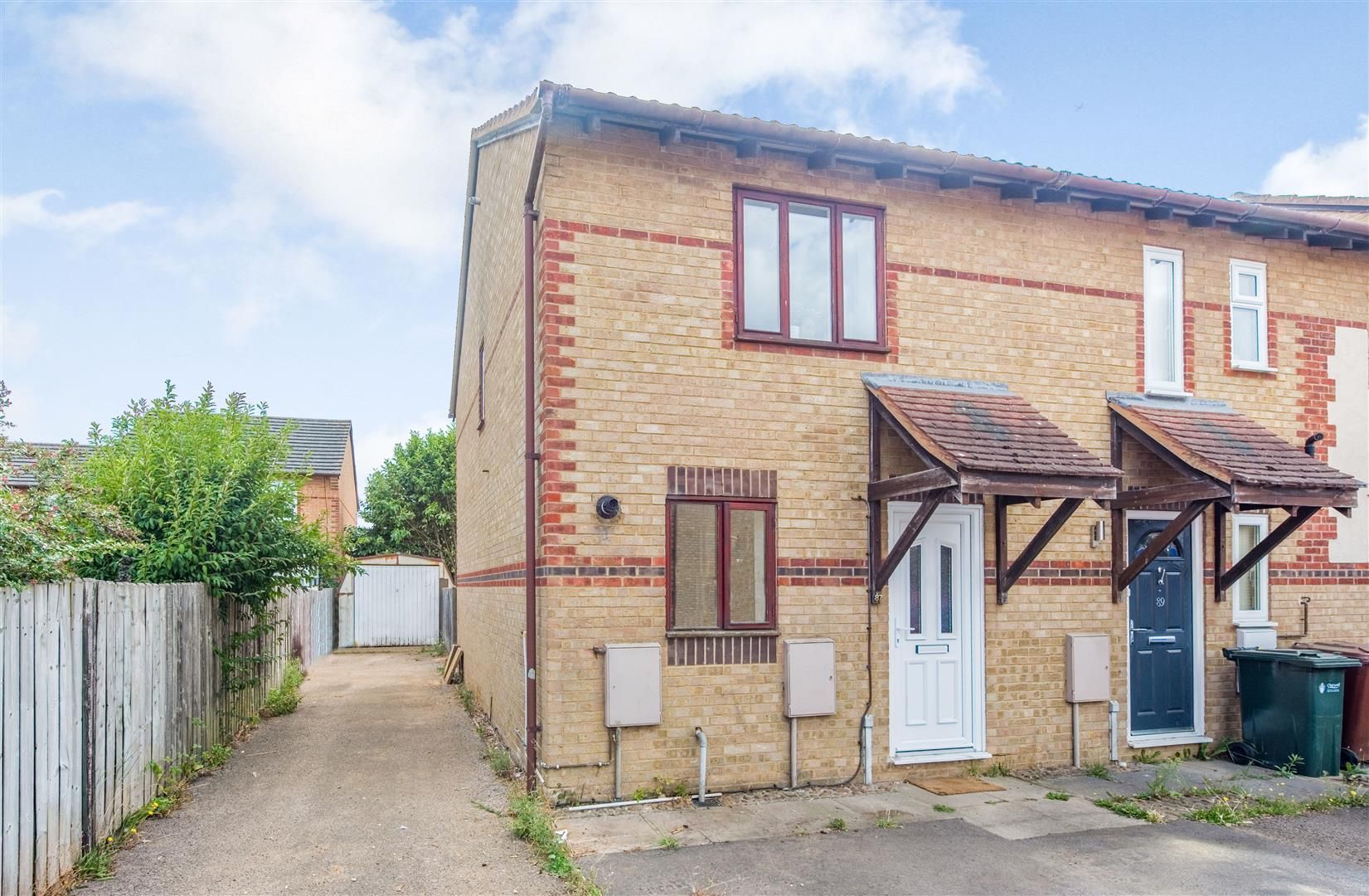 2 bed end terrace house for sale in Spruce Drive, Bicester OX26 Zoopla