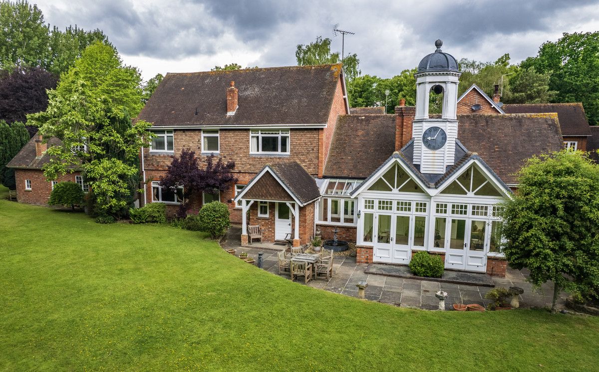 4 bed country house for sale in Frittenden Road, Staplehurst, Tonbridge