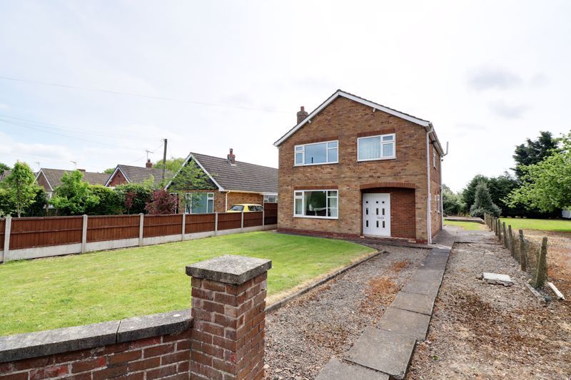 3 bed detached house for sale in Windsor Court, Windsor Road, Crowle