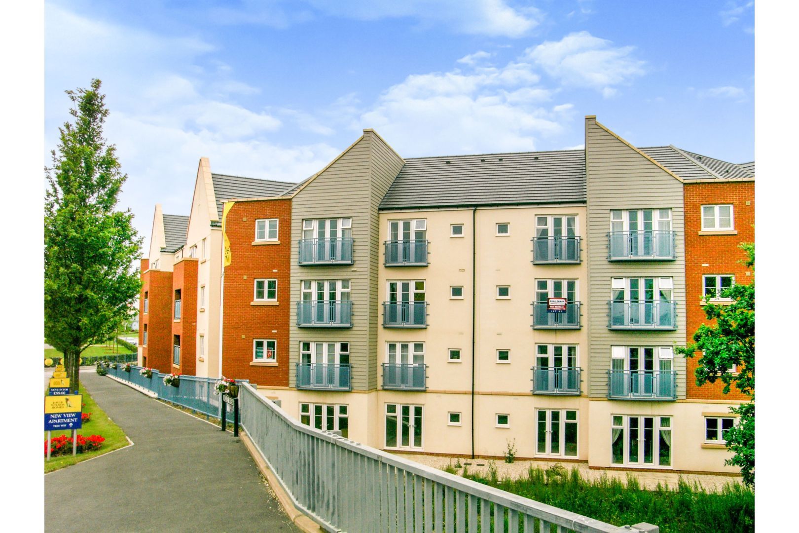 2 bed flat for sale in Arnold Road, Mangotsfild BS16 Zoopla