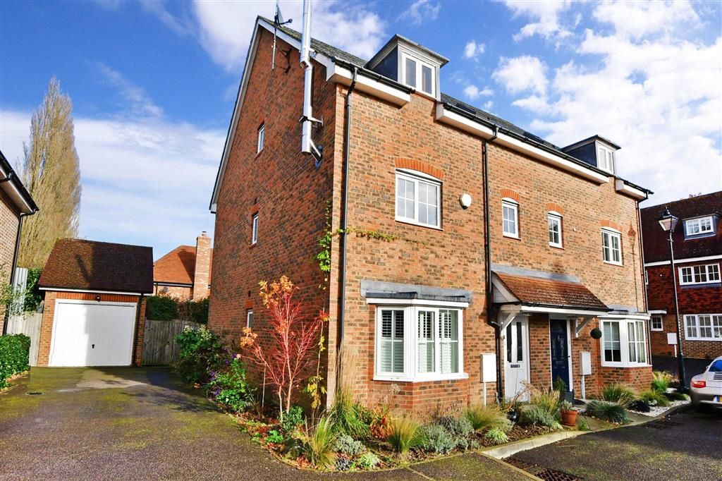 4 bed semidetached house for sale in Edelin Road, Bearsted, Maidstone