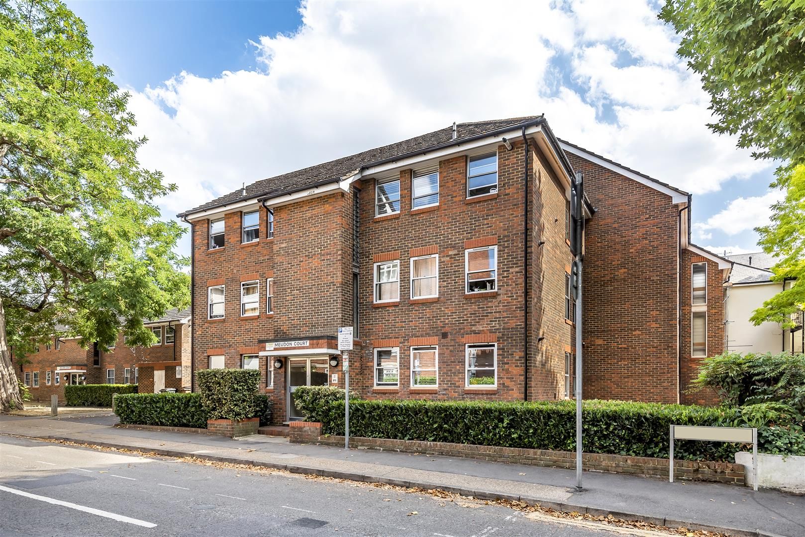 1 bed flat for sale in Grove Road, Surbiton KT6 Zoopla