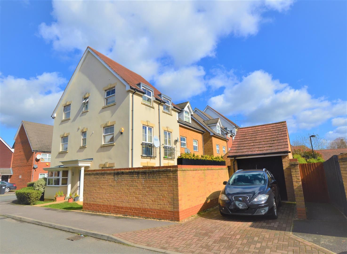 5 bed town house for sale in Benjamin Lane, Wexham, Slough SL3 Zoopla