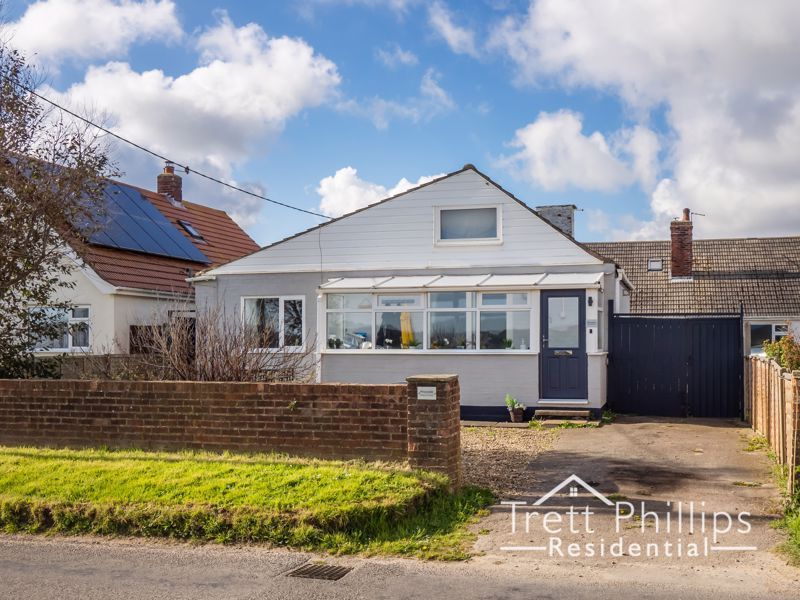 2 bed detached bungalow for sale in Waxham Road, Sea Palling, Norwich