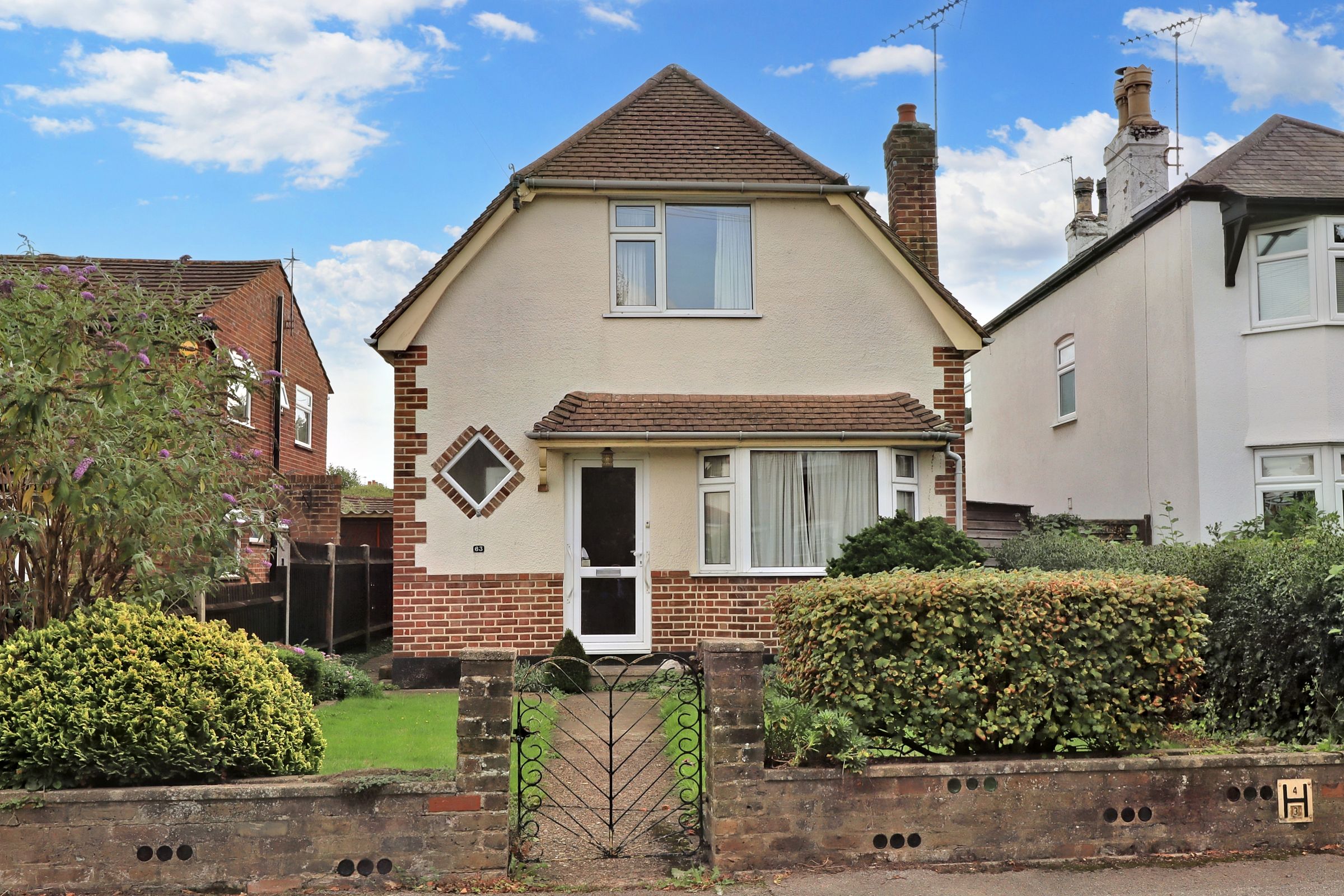 2 bed detached house for sale in Green Lane, Hersham, Walton On Thames