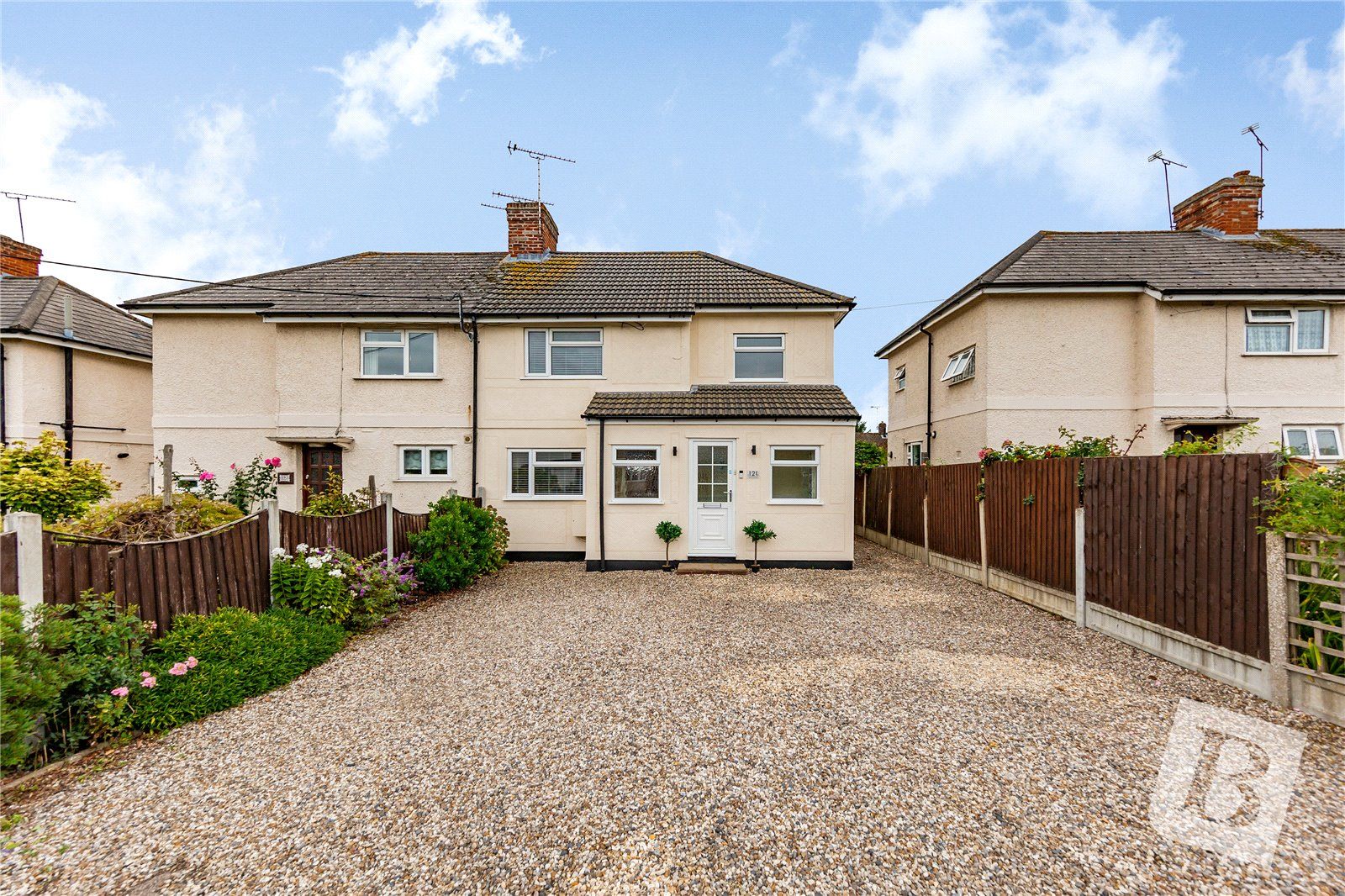 3 bed semidetached house for sale in Hatch Road, Pilgrims Hatch