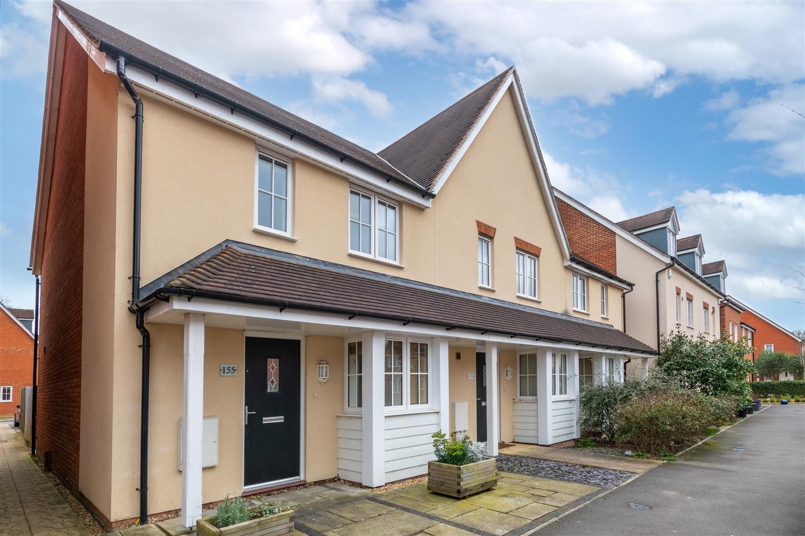 3 bed end terrace house for sale in Brookfield Drive RH6 Zoopla