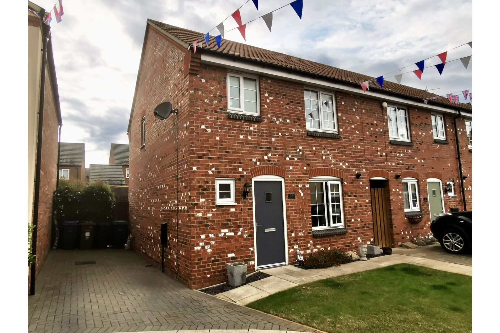 3 bed semidetached house for sale in Poppy Road, Witham St Hughs
