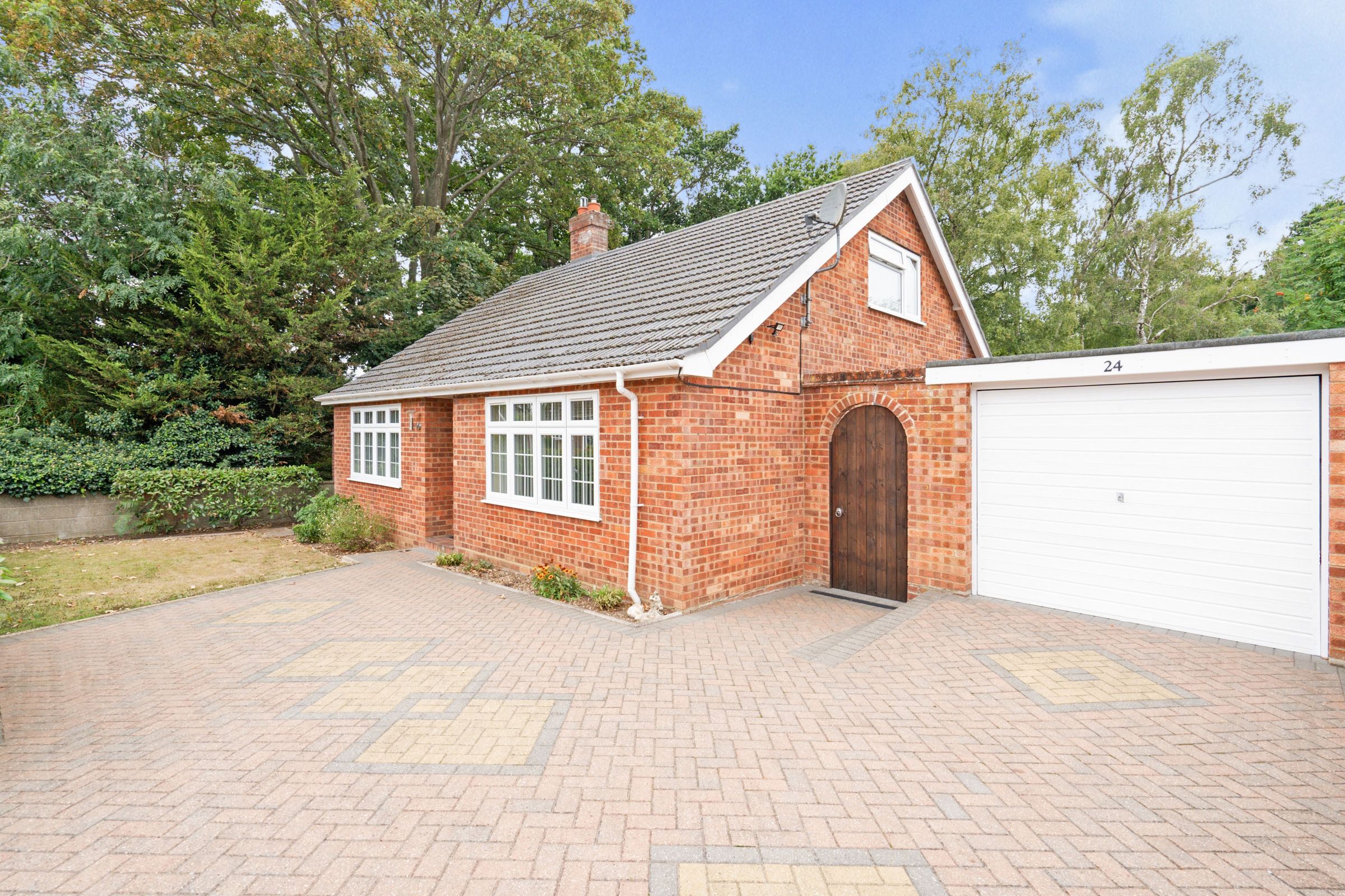 4 bed bungalow for sale in Roedich Drive, Taverham, Norwich, Norfolk