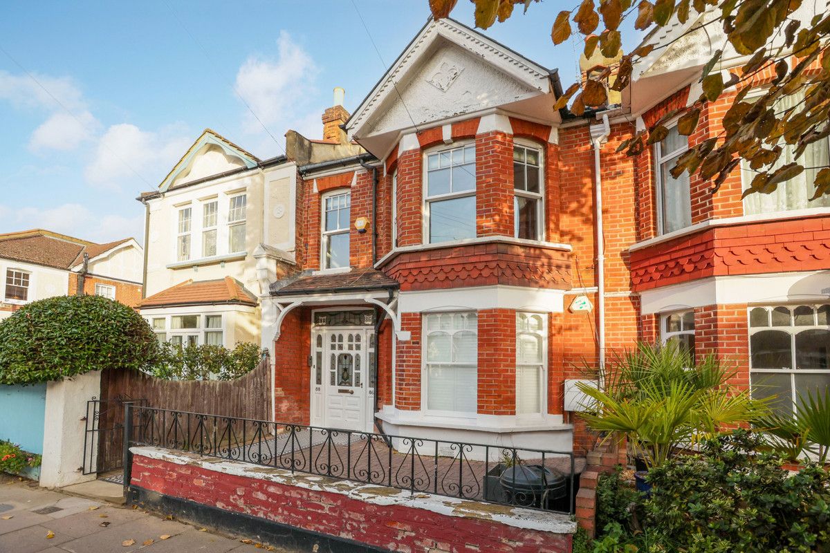 3 bed for sale in Revelstoke Road, London SW18 Zoopla
