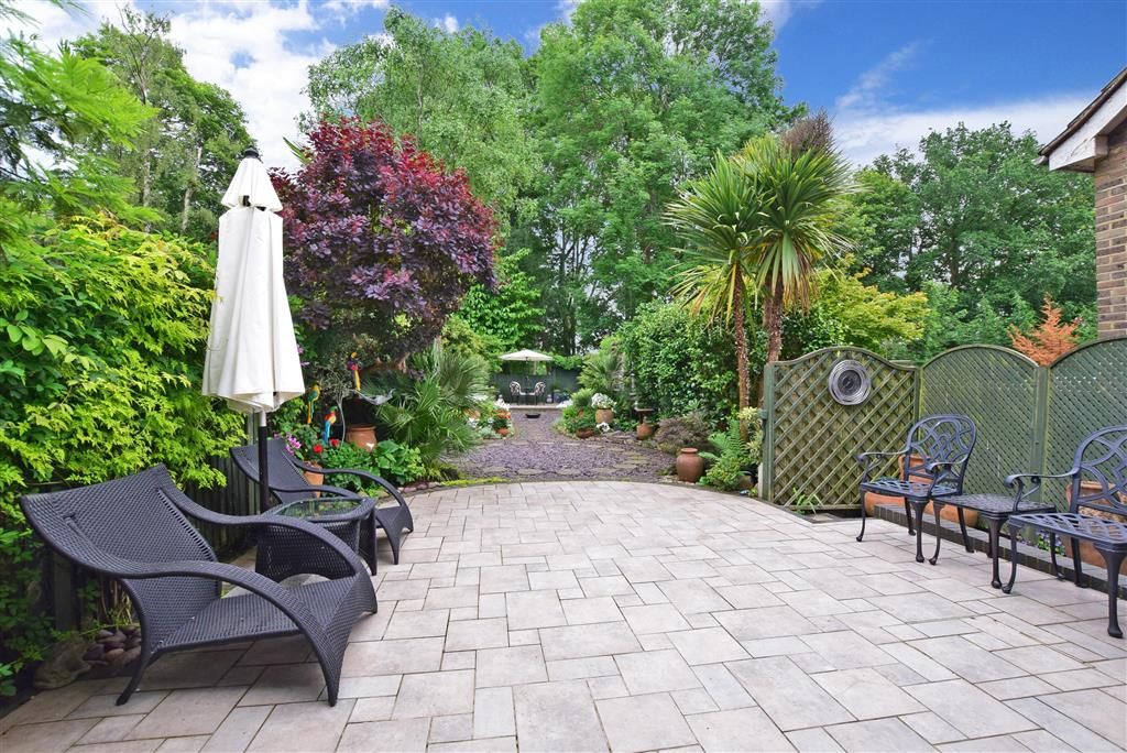 3 bed town house for sale in Wellesford Close, Banstead, Surrey SM7