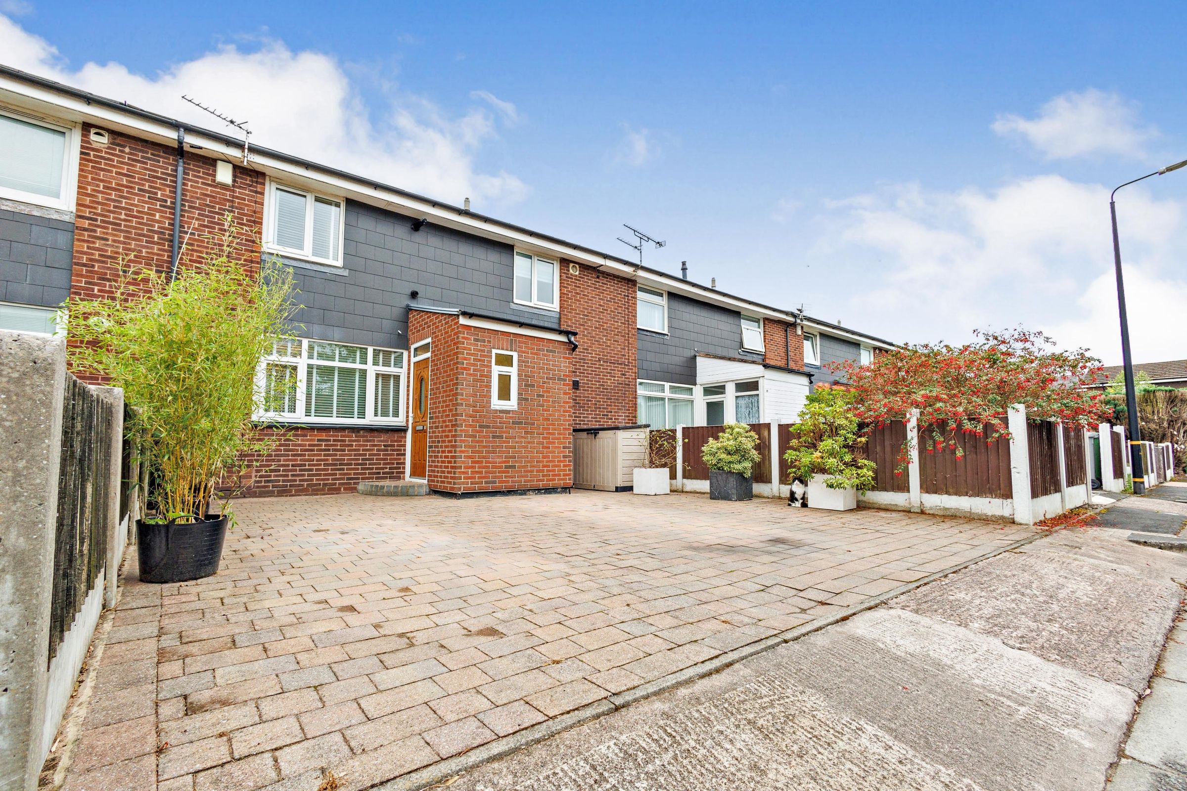 3 bed terraced house for sale in Ascot Avenue, Sale M33 Zoopla