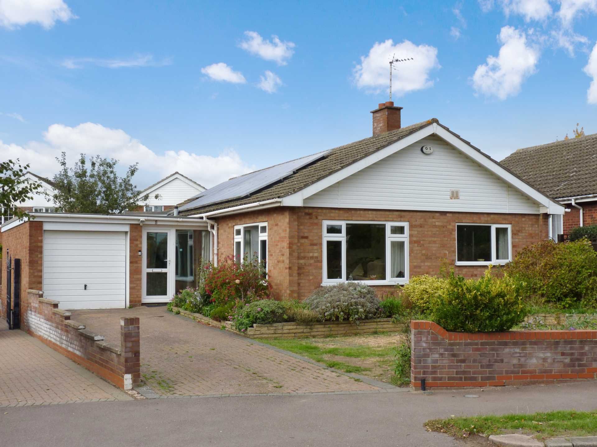 3 bed bungalow for sale in Waveney Avenue, Bedford MK41 Zoopla