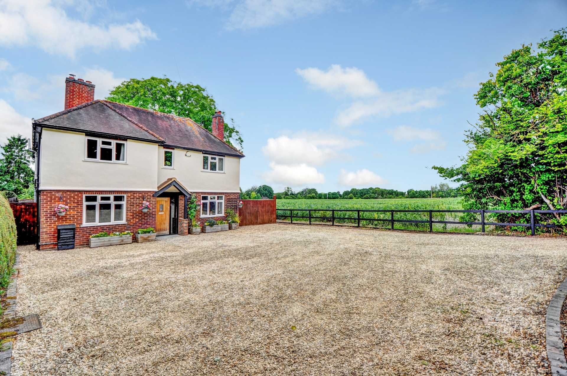 4 bed detached house for sale in Aylesbury Road, Monks Risborough HP27