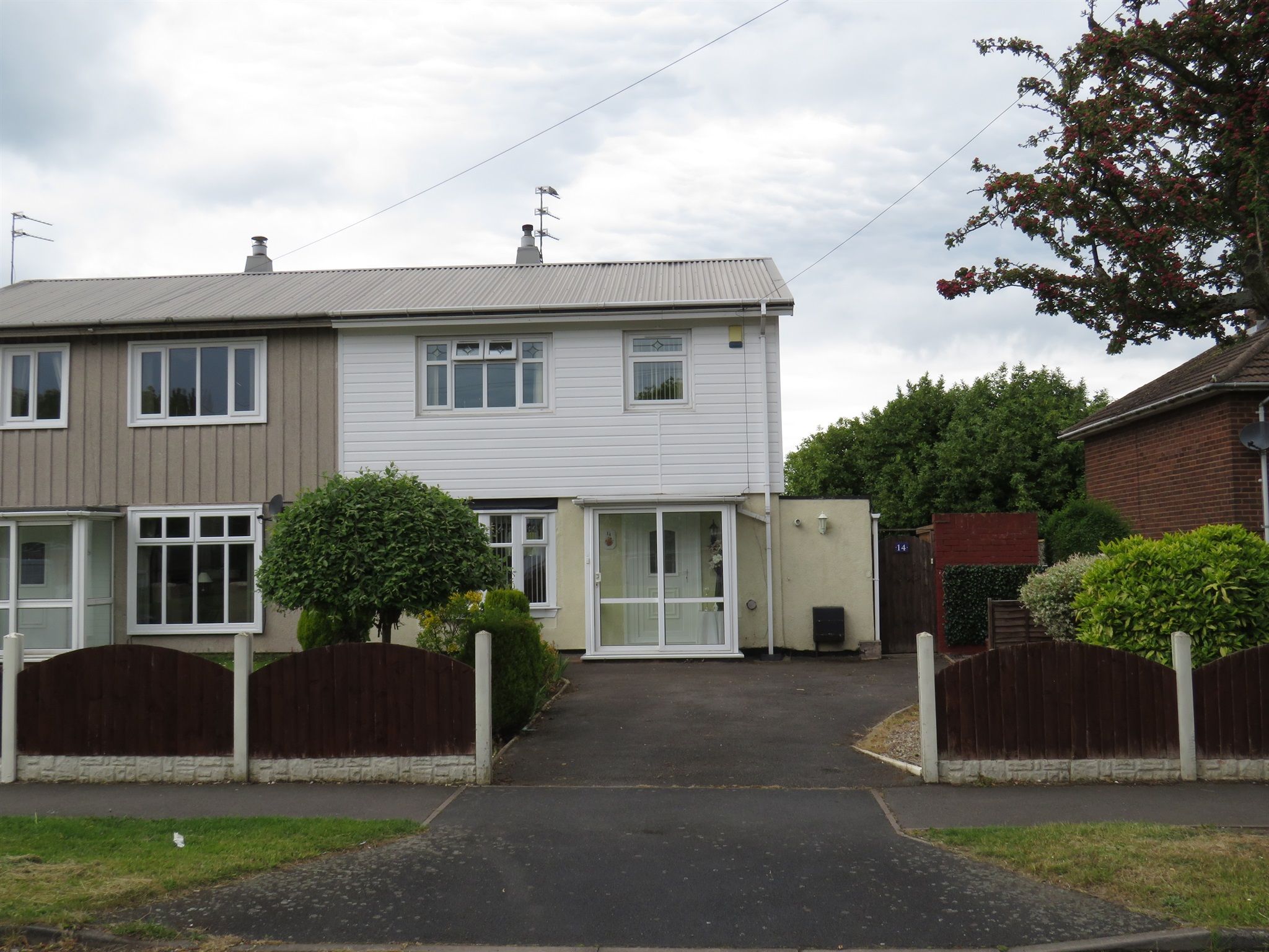 3 bed semidetached house for sale in Claverley Drive, Warstones, Wolverhampton WV4 Zoopla