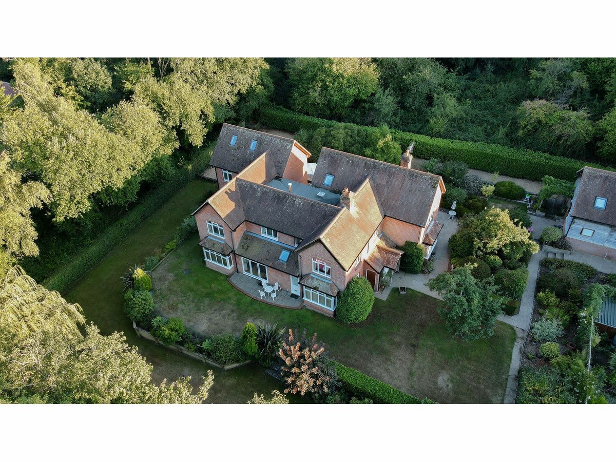 8 bed detached house for sale in Botley Road, Southampton SO31 Zoopla
