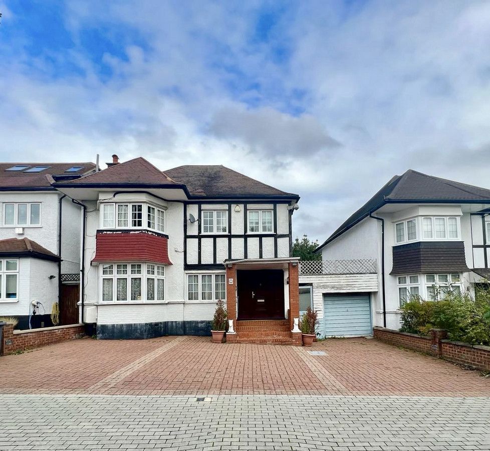 5 bed detached house for sale in Cheyne Walk, London NW4 Zoopla