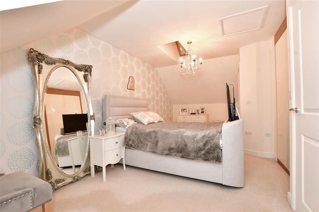 4 bed semidetached house for sale in Keele Avenue, Maidstone, Kent