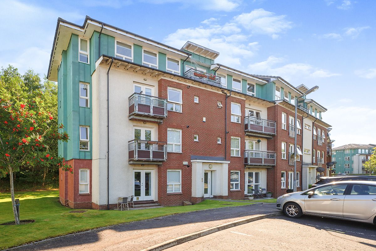 2 bed flat for sale in Strathblane Gardens, Glasgow, Lanarkshire G13