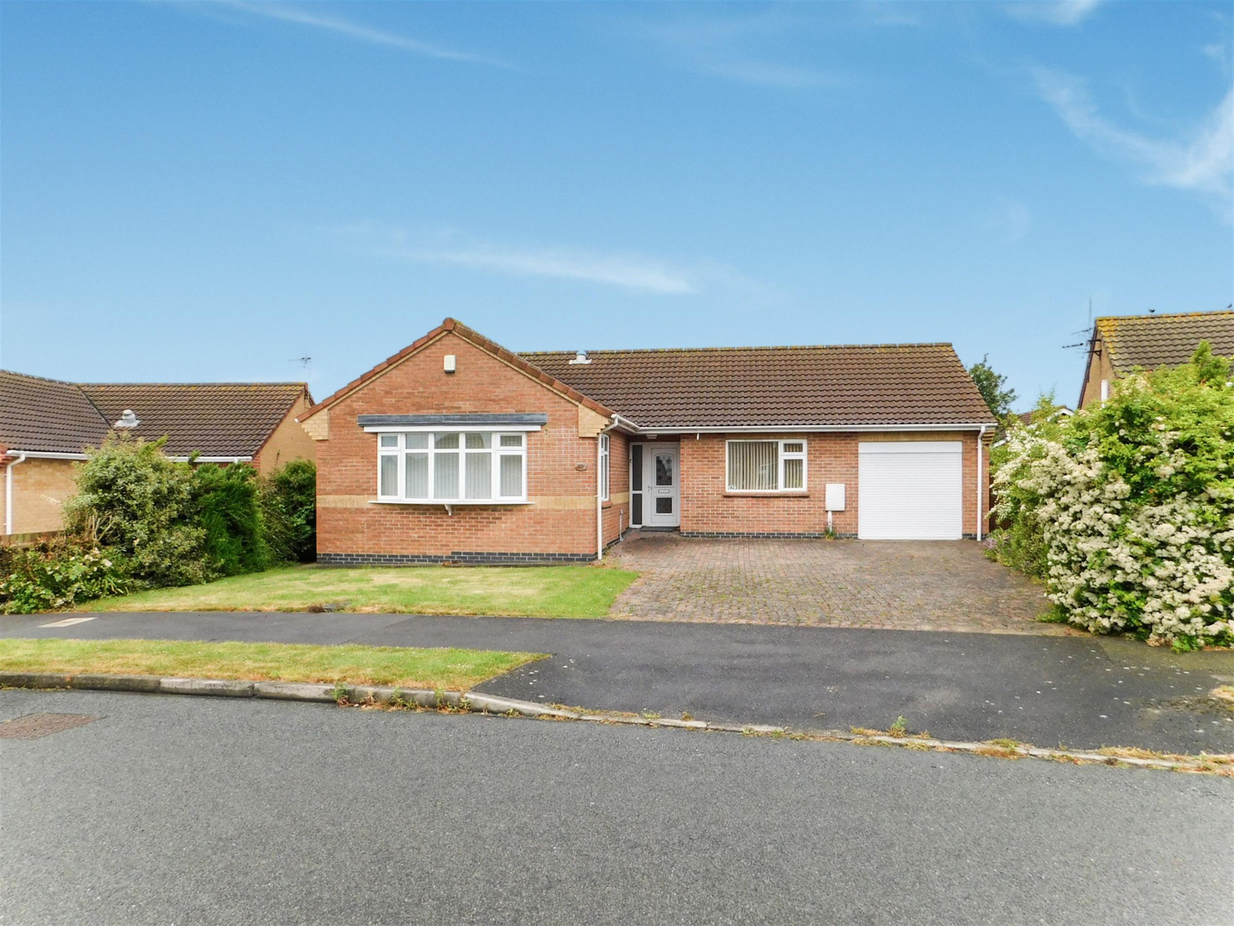3 bed detached bungalow for sale in Well Vale Drive, Chapel St