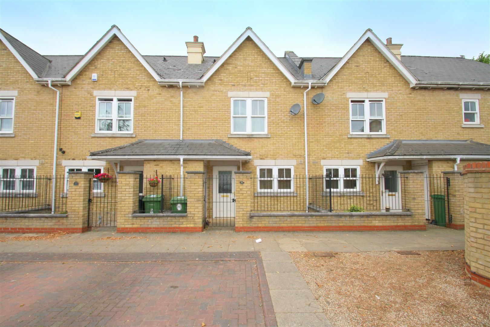 2 bed terraced house to rent in Sage Court, Maidstone ME16 Zoopla