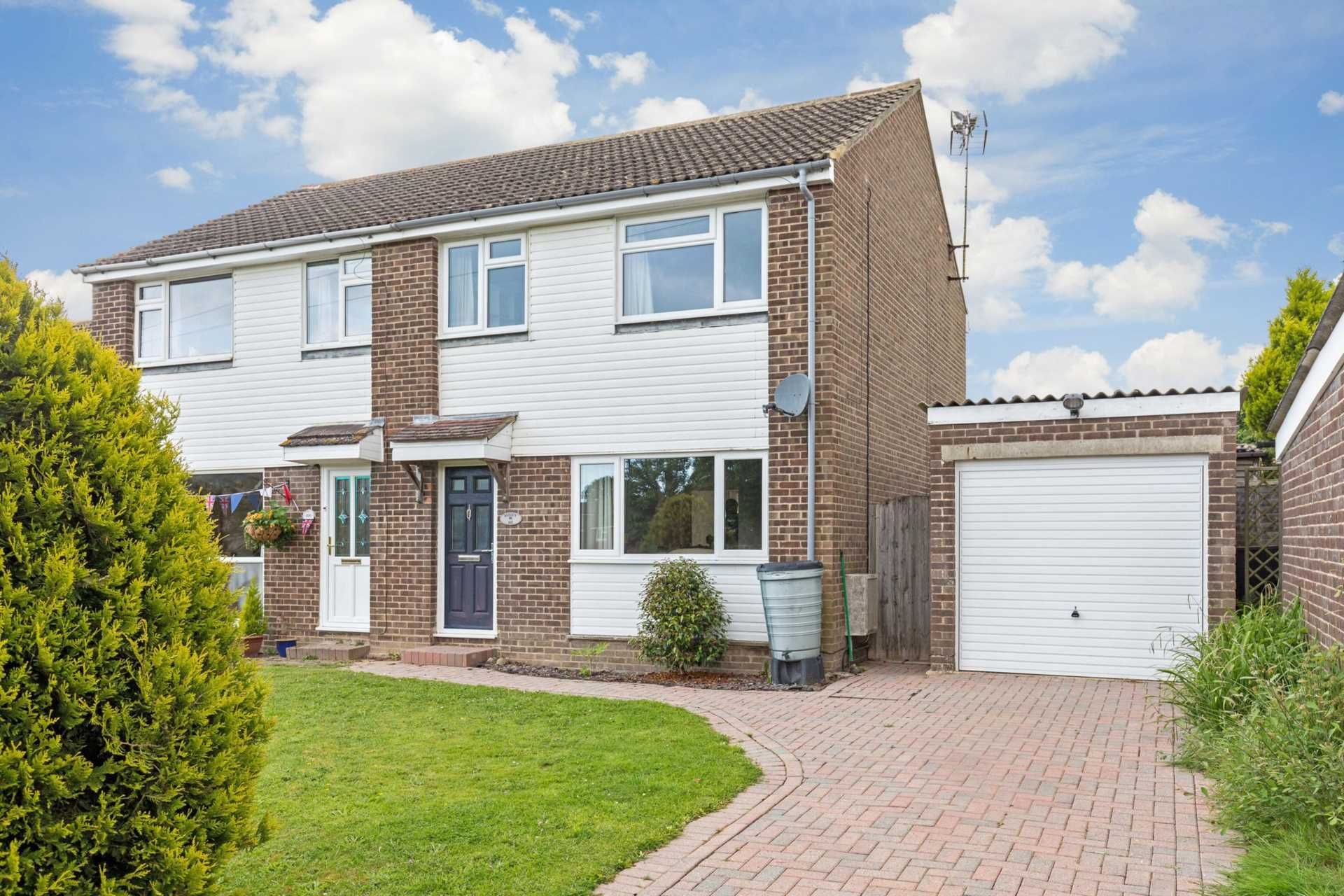 3 bed semidetached house for sale in Woodlands Way, Southwater RH13