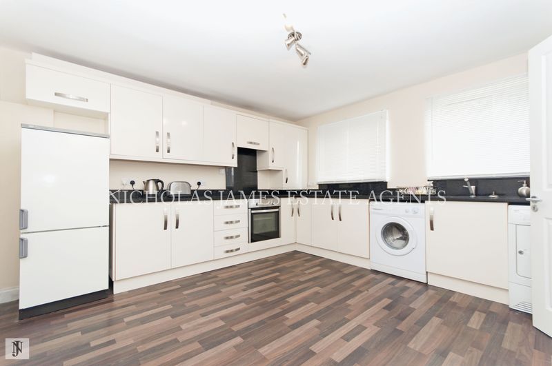 4 bed flat to rent in Bramley Road, Oakwood, London N14 Zoopla