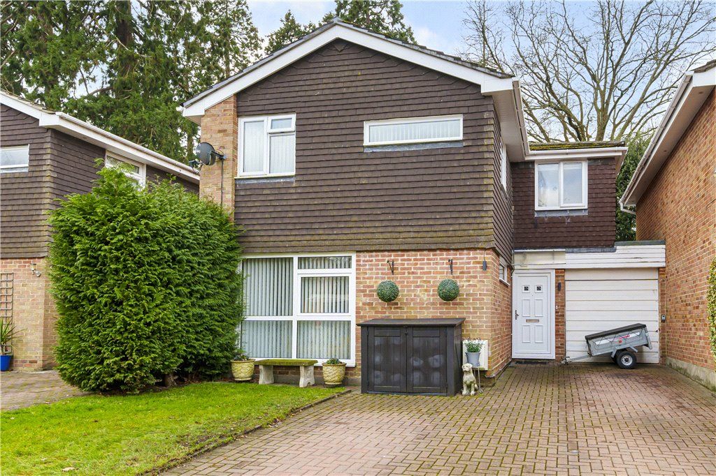 4 bed linkdetached house for sale in Wensleydale Drive, Camberley