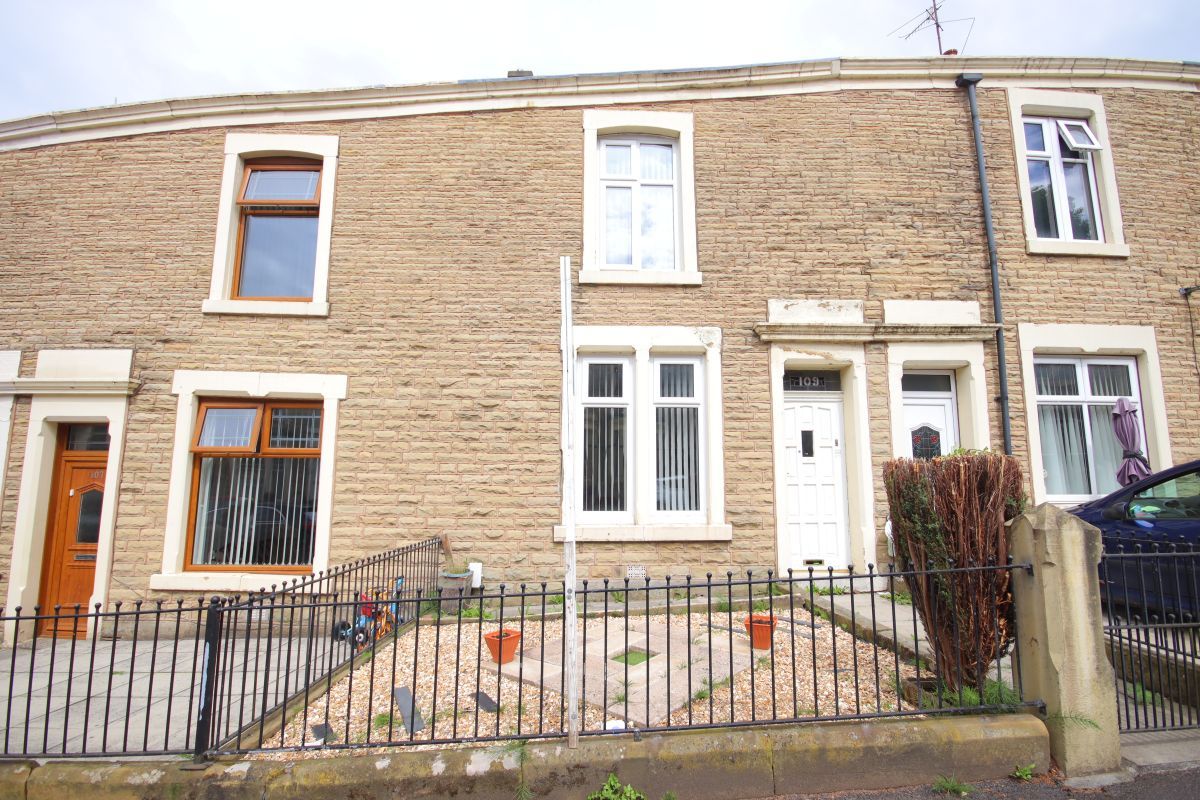 2 bed terraced house to rent in Queens Park Road, Guide, Blackburn BB1