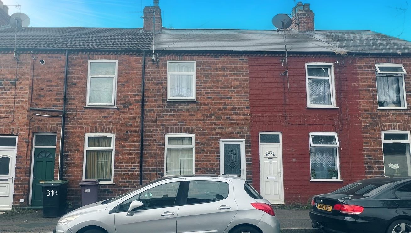 3 bed terraced house for sale in 33 York Road, Mansfield