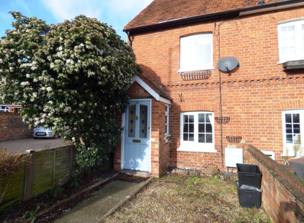 2 bed end terrace house to rent in Headley Road East, Woodley, Reading
