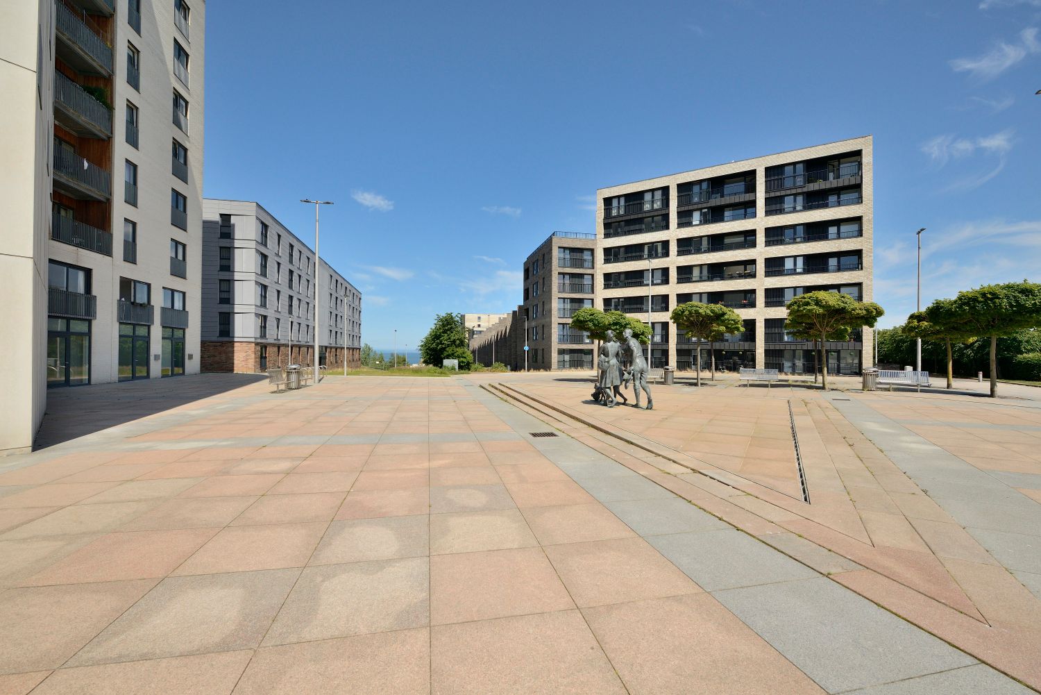 2 Flat 18 Saltire Square Edinburgh EH5  