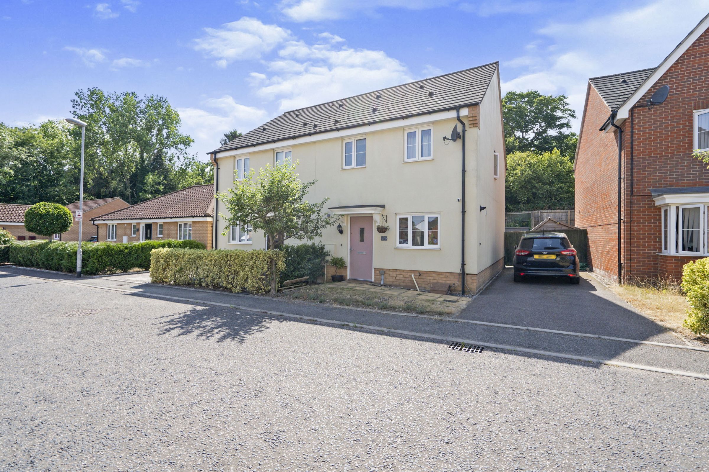 3 bed semidetached house for sale in Blyth's Wood Avenue, Queens Hill