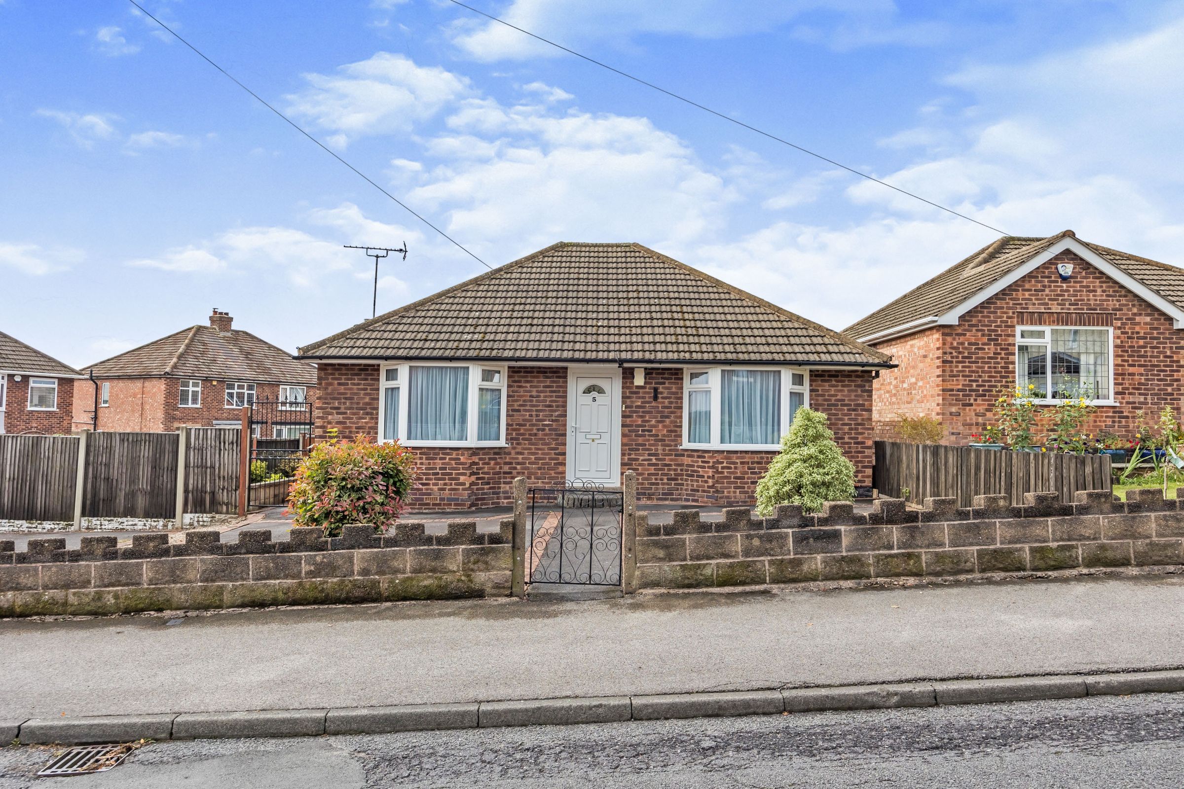 2 bed bungalow for sale in Grey Street, Newthorpe, Nottingham