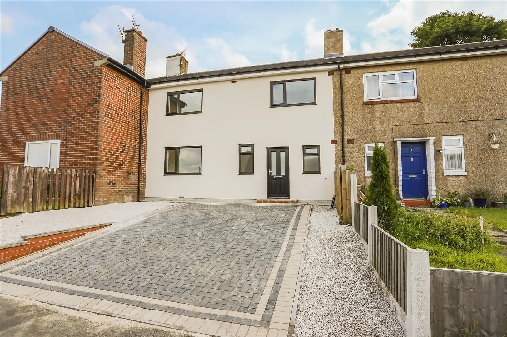 3 bed semidetached house to rent in Coniston Avenue, Padiham, Burnley