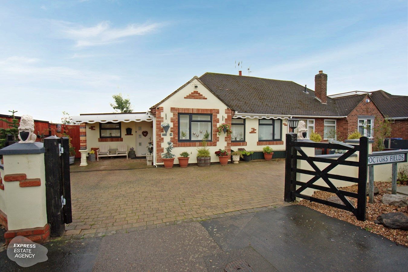 3 bed semidetached bungalow for sale in Doctors Fields, Earl Shilton
