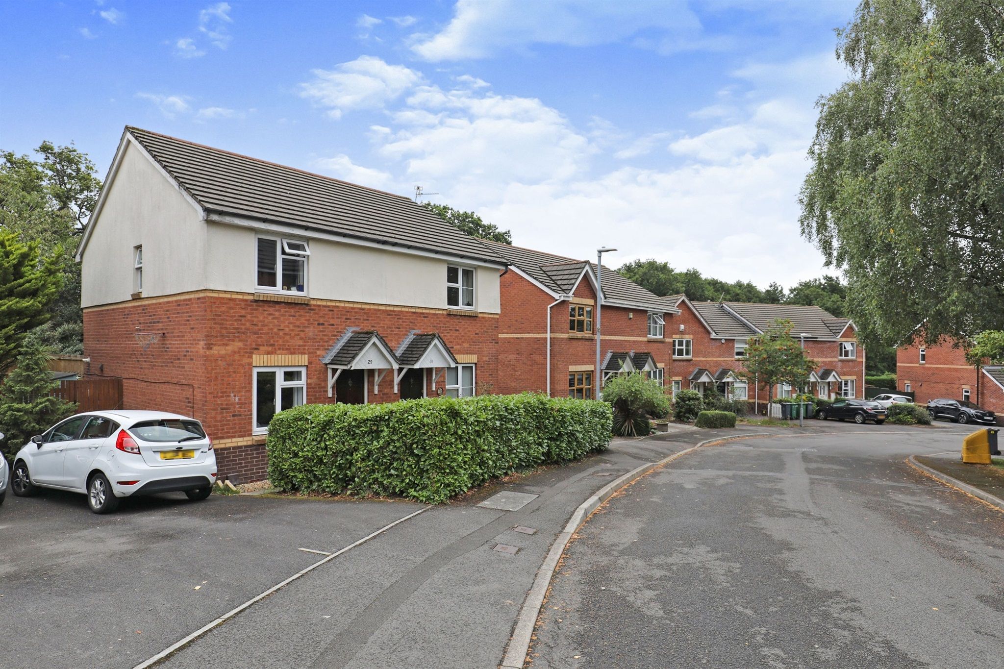 2 bed semidetached house for sale in Lowfield Drive, Thornhill