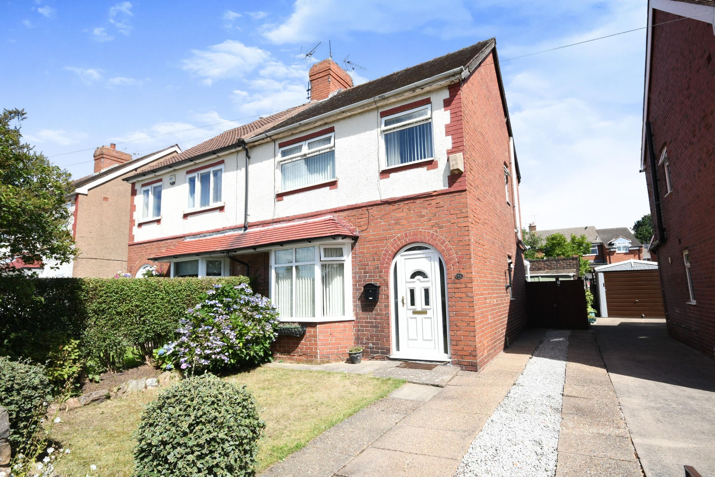 3 bed semidetached house for sale in Southwell Road East, Mansfield