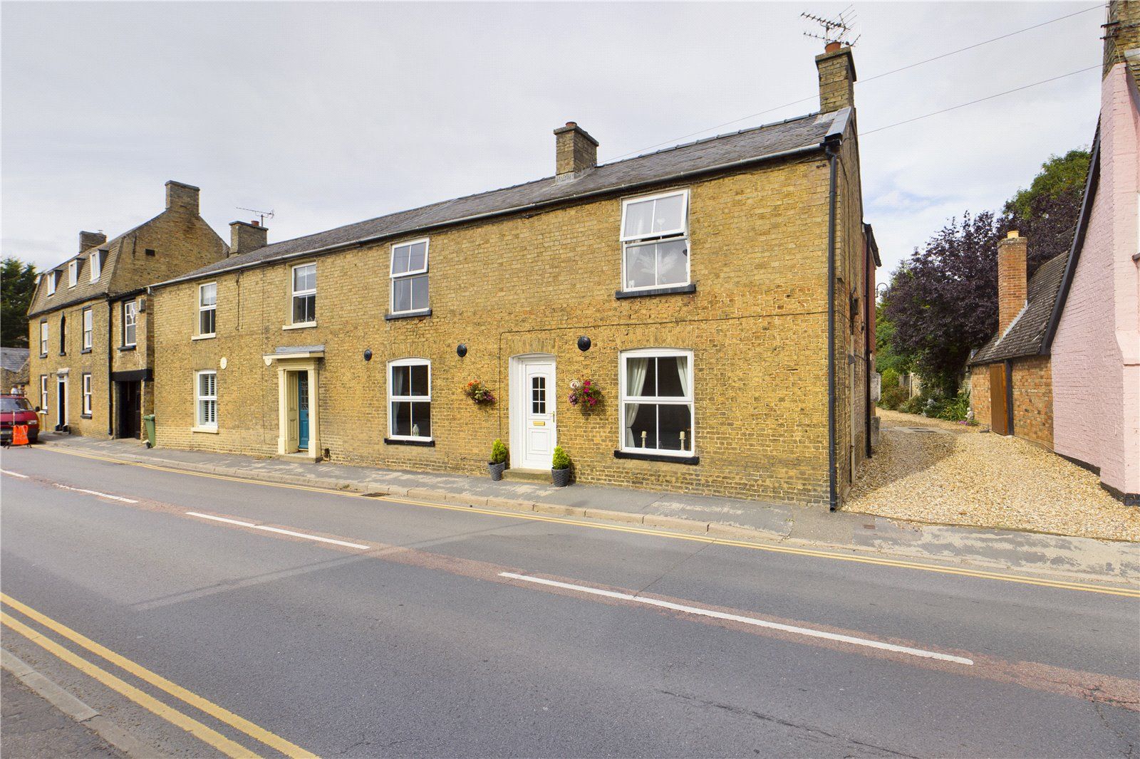 3 bed semidetached house for sale in High Street, Earith, Huntingdon