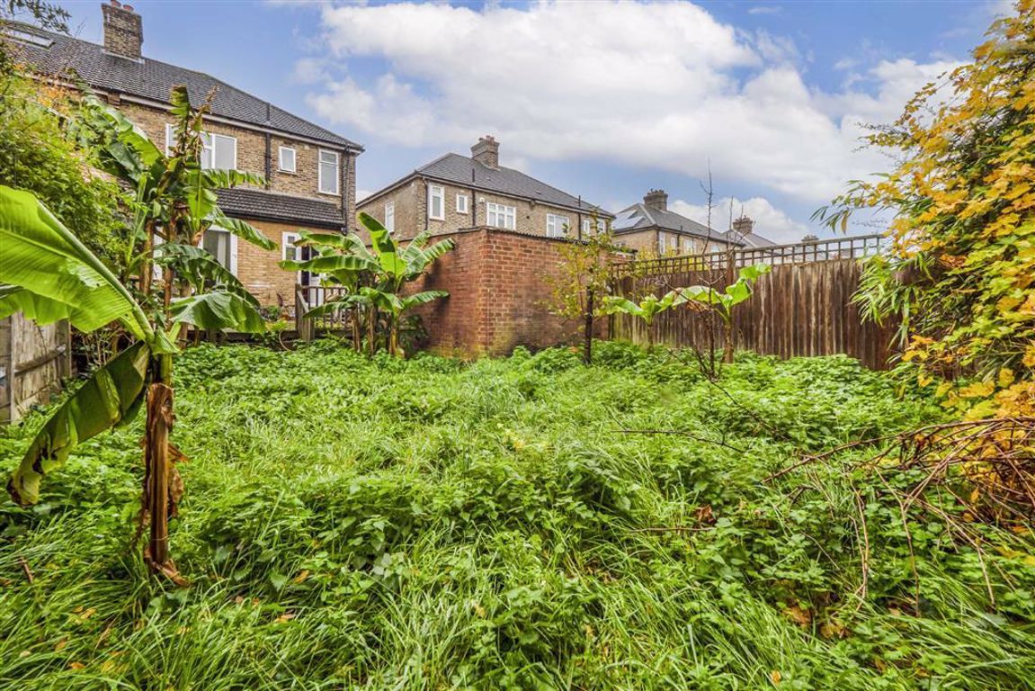 3 bed property for sale in Holme Lacey Road, London SE12 Zoopla