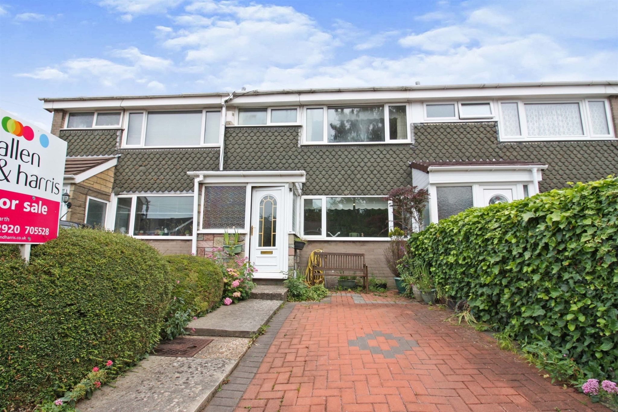 3 bed end terrace house for sale in Gainsborough Road, Penarth CF64