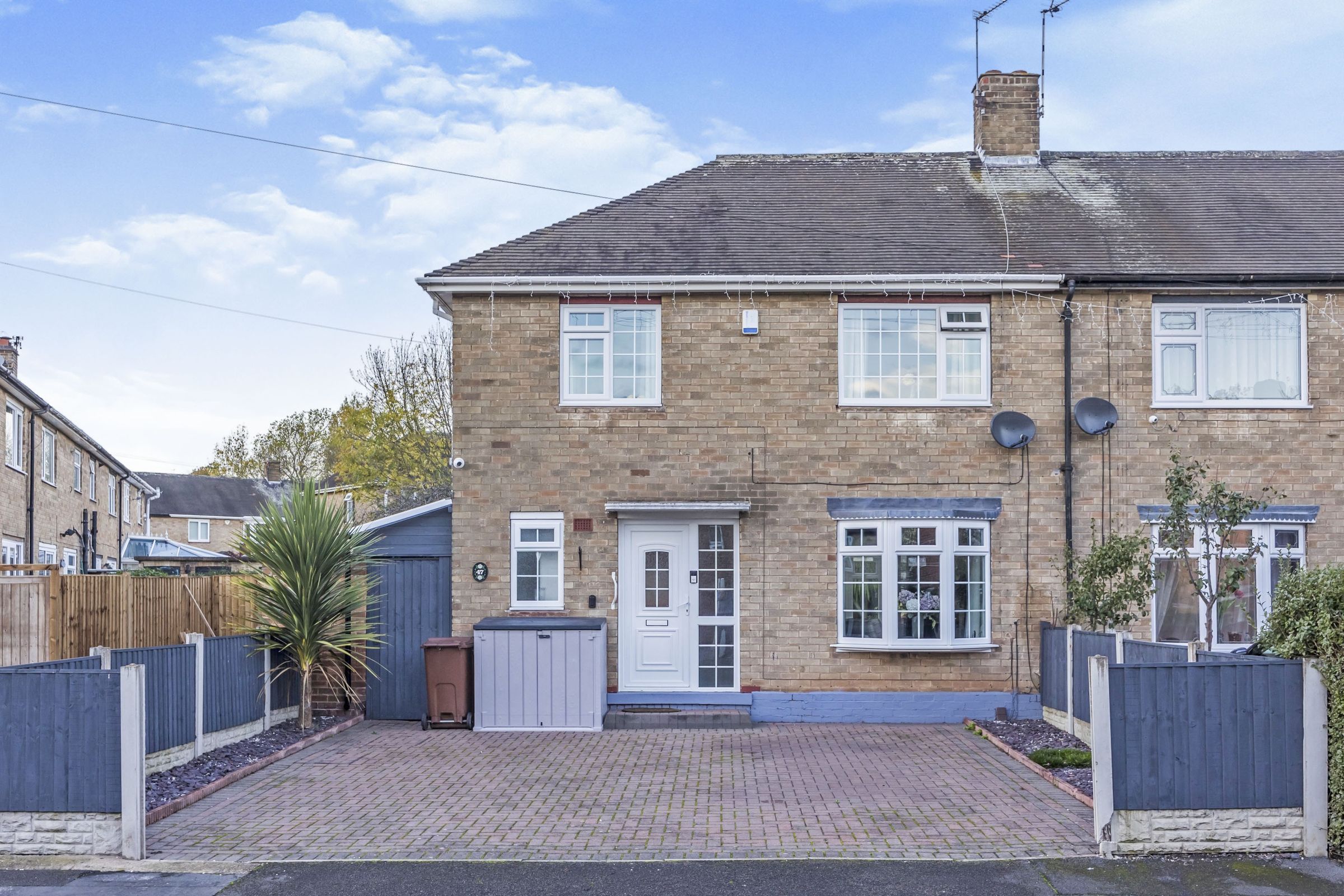 3 bed semidetached house for sale in Leafield Green, Nottingham NG11