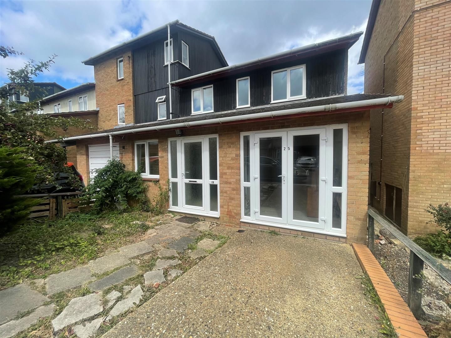 3 bed semidetached house to rent in Wimbledon Place, Bradwell Common