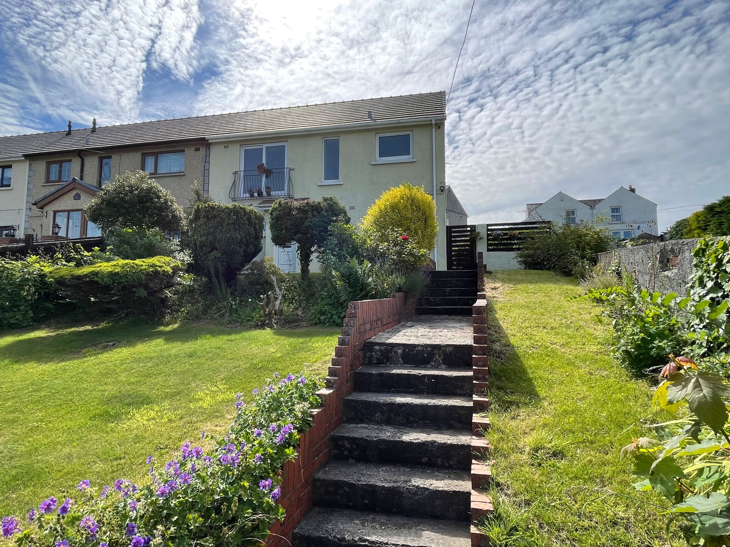 3 bed end terrace house for sale in Bron Gwendraeth, Pontyates