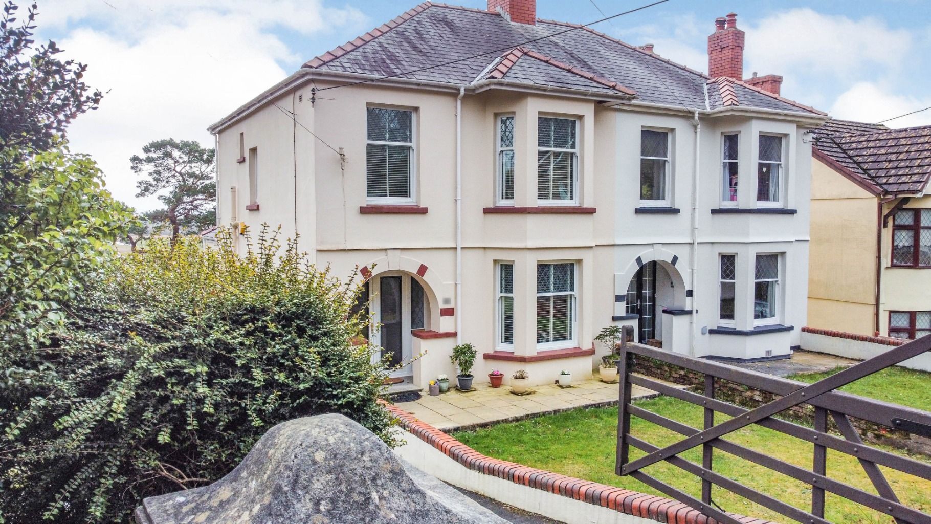 3 bed semidetached house for sale in Clayton Road, Hendy