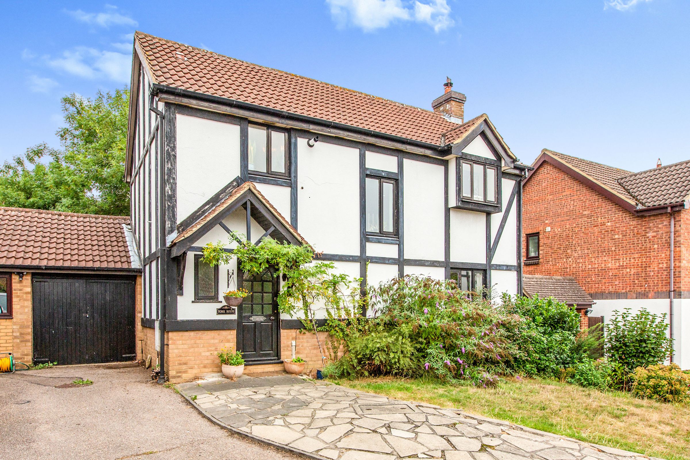 4 bed detached house for sale in Byfield Road, Papworth Everard CB23